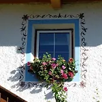 Dolomiti Bey Haus Pinter Couette-café