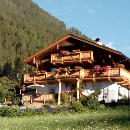 לינה וארוחת בוקר Dolomiti Bey Haus Pinter
