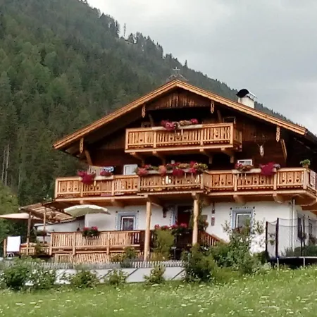 Dolomiti Bey Haus Pinter לינה וארוחת בוקר Assling