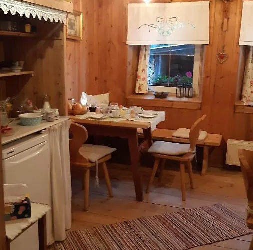 Dolomiti Bey Haus Pinter לינה וארוחת בוקר 3*