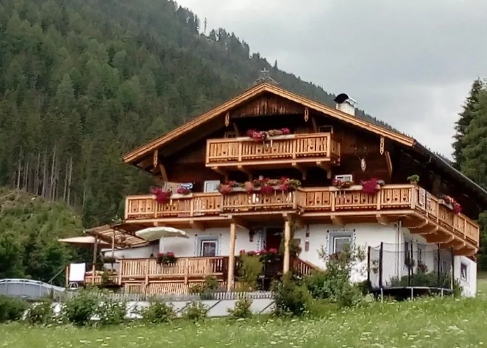 Dolomiti Bey Haus Pinter לינה וארוחת בוקר Assling