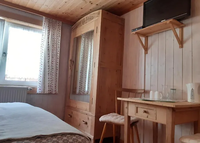 לינה וארוחת בוקר Dolomiti Bey Haus Pinter 3*