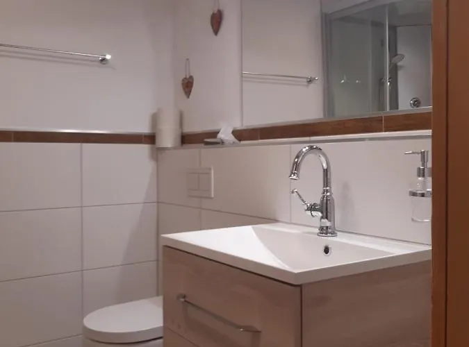 Dolomiti Bey Haus Pinter לינה וארוחת בוקר Assling