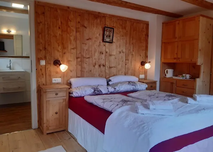 לינה וארוחת בוקר Dolomiti Bey Haus Pinter Assling