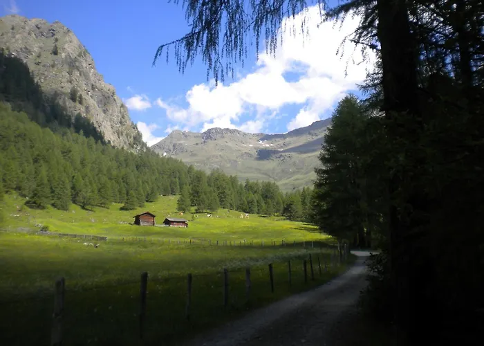 לינה וארוחת בוקר Dolomiti Bey Haus Pinter